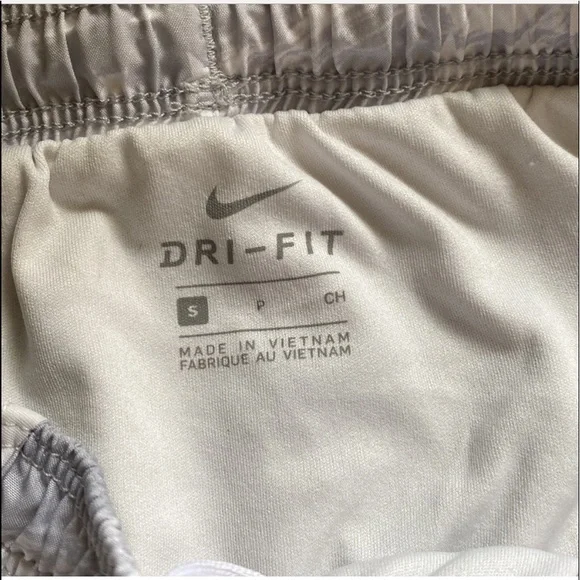 Nike girls athletic shorts size small! - Picture 5 of 6